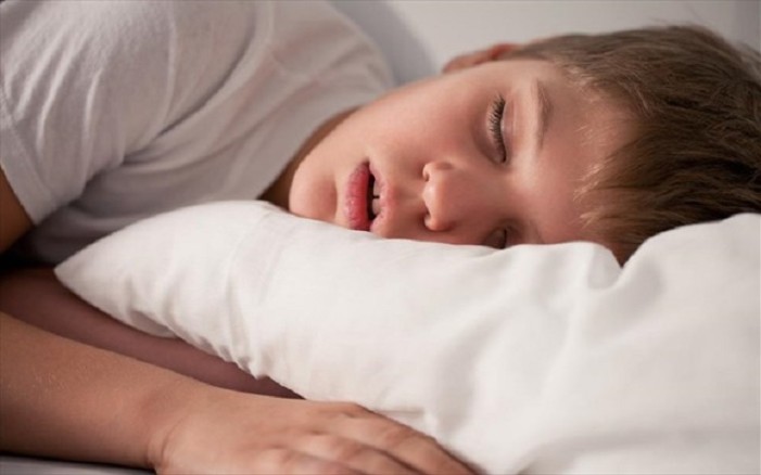 Η πρόωρη έναρξη του σχολείου εμποδίζει τα παιδιά να κοιμηθούν αρκετά