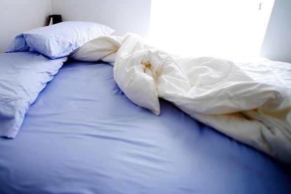 Οι επιστήμονες προειδοποιούν να μην στρώνουμε το κρεβάτι μας