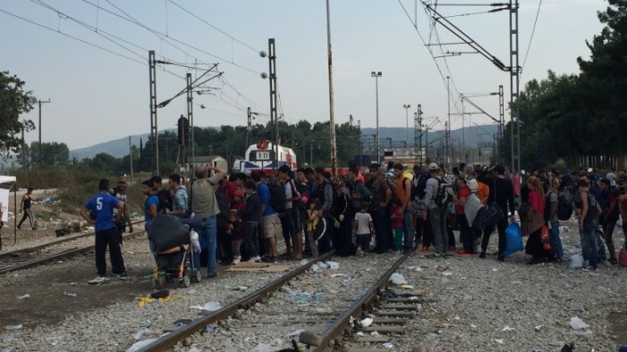 Ένταση με μετανάστες στην Ειδομένη – Υψώνουν φράχτη τα Σκόπια