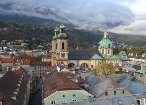 Aυστρία: Πεζοί έσωσαν 5χρονη που έπεσε από μεγάλο ύψος δένοντας μαζί τα σακάκια τους