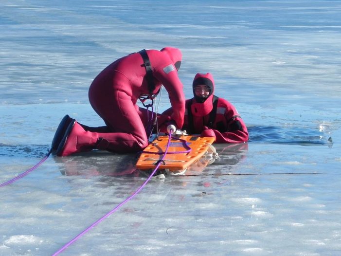 Εκπαίδευση των Εθελοντών Διασωστών του ΕΤΑΚ με σενάριο διάσωσης θύματος από την παγωμένη λίμνη