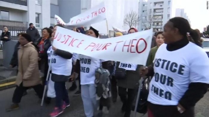 Το Παρίσι «φλέγεται» – Αντιδράσεις για τον βιασμό 22χρονου από την αστυνομία