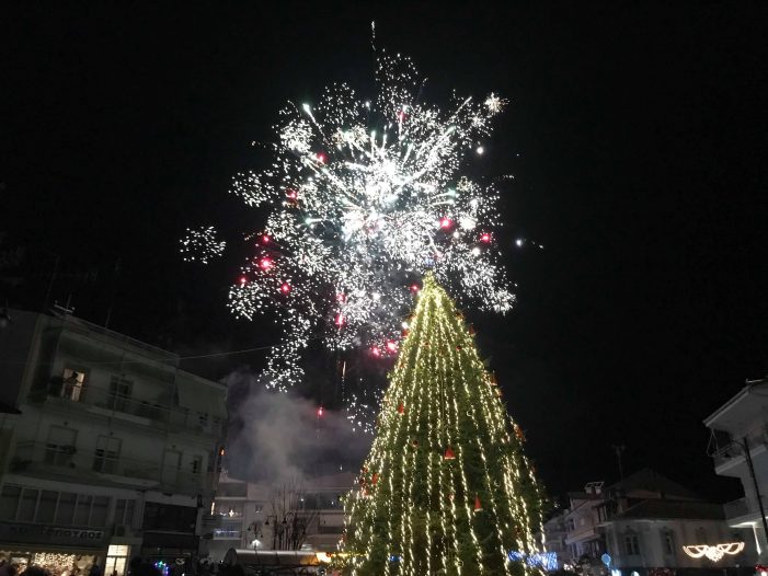 Άργος Ορεστικό: Το άναμμα του χριστουγεννιάτικου δέντρου (photos+video)