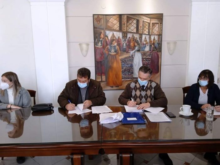Υπογραφή Συμβάσεων Παράλληλων Έργων Αναδασμού σε Κρανιώνα και Άγιο Αντώνιο από τον Περιφερειάρχη Δυτικής Μακεδονίας