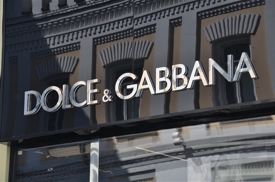 Dolce & Gabbana: Ιστορική απόφαση – Τέλος η ζωική γούνα σε ενδύματα και αξεσουάρ