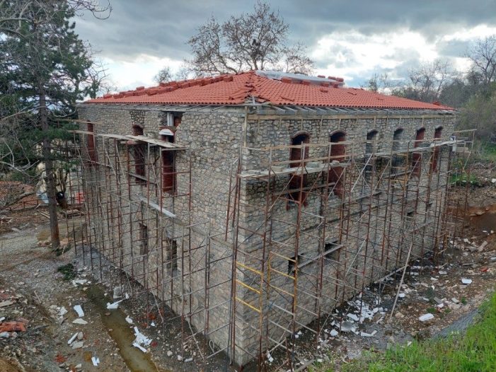 Ολοκληρώνεται η αναστήλωση του Δημοτικού Σχολείου στο Παλαιό Κωσταράζι
