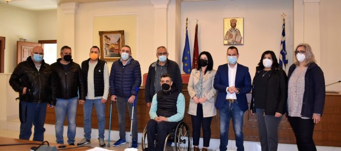 Συνάντηση εργασίας στελεχών της Εθνικής Συνομοσπονδίας ΑμεΑ στο Δημαρχείο Καστοριάς