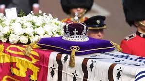 Κηδεία Βασίλισσας Ελισάβετ: Λεπτό προς λεπτό ο τελευταίος αποχαιρετισμός