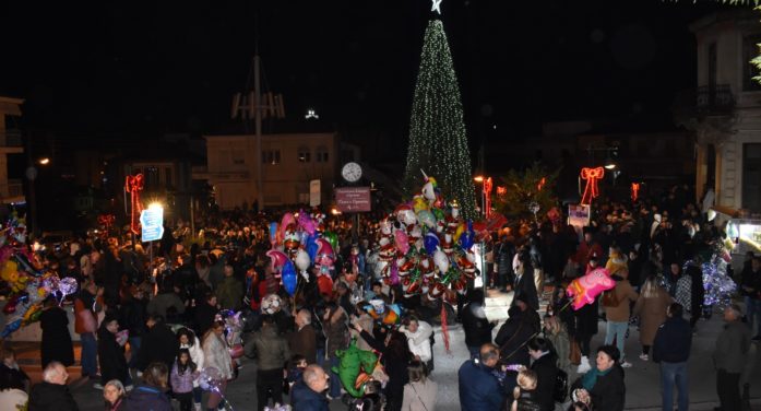 Λαμπερή η εκδήλωση για τη φωταγώγηση του Χριστουγεννιάτικου Δέντρου στην Ομόνοια Λαμπερή η εκδήλωση για τη φωταγώγηση του Χριστουγεννιάτικου Δέντρου στην Ομόνοια