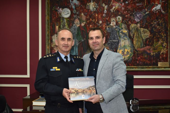 Επίσκεψη του νέου Διοικητή Πυροσβεστικών Υπηρεσιών Νομού Καστοριάς στον Δήμαρχο Καστοριάς