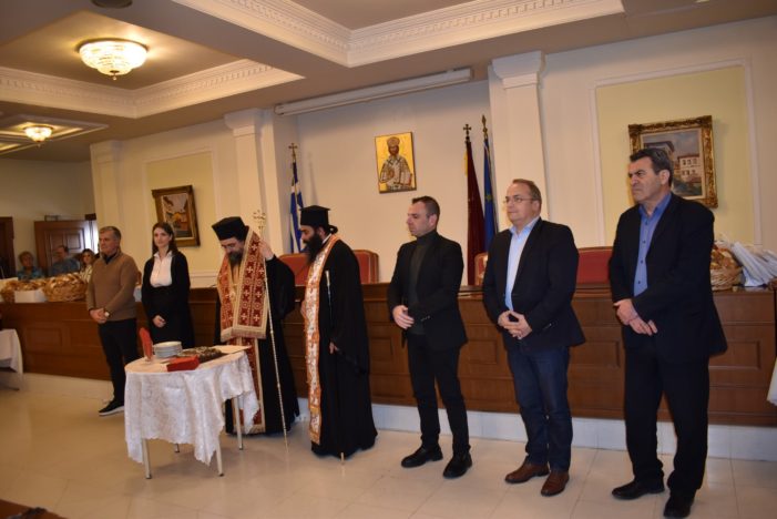 Πραγματοποιήθηκε στο Δημοτικό Μέγαρο Καστοριάς η κοπή βασιλόπιτας για τους εργαζόμενους του Δήμου