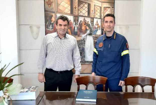 Εθιμοτυπική Επίσκεψη του νέου Διοικητή Πυροσβεστικών Υπηρεσιών Νομού Καστοριάς στον Αντιπεριφερειάρχη Καστοριάς