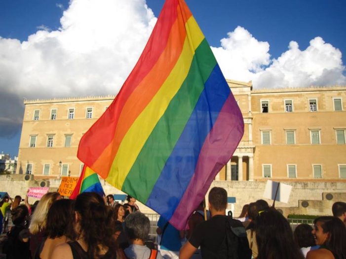 Υπερψηφίστηκε το νομοσχέδιο για το γάμο των ομόφυλων ζευγαριών με 176 «ναι»