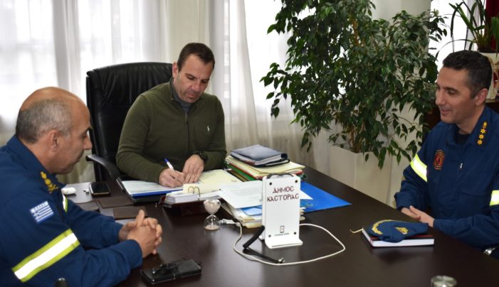 Επίσκεψη του νέου Διοικητή Διοίκησης Πυροσβεστικών Υπηρεσιών Νομού Καστοριάς στον Δήμαρχο Καστοριάς