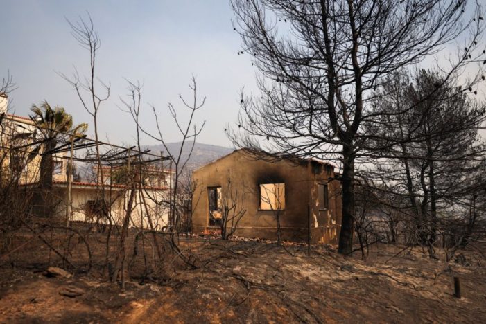 Φωτιά στην Αττική: Πώς έφτασαν οι φλόγες στο Χαλάνδρι