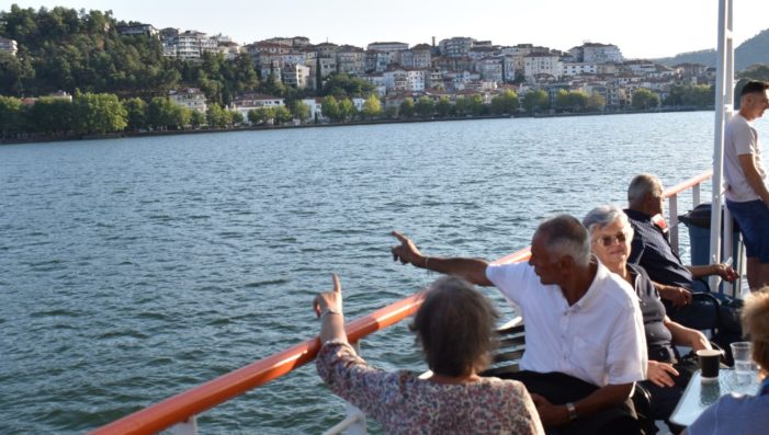 Ολοκληρώθηκαν οι εκδηλώσεις του Δήμου Καστοριάς για τους απόδημους Καστοριανούς με μια εντυπωσιακή εν πλω περιήγηση