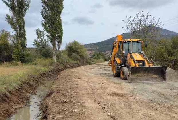 Διάνοιξη αγροτικής οδοποιίας στην περιοχή Κορομηλιάς και καθαρισμός τάφρων στον δρόμο Κολοκυνθούς-Μεσοποταμίας, από την Π.Ε. Καστοριάς