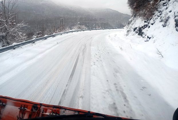 Αποχιονισμός από το ανθρώπινο δυναμικό και τα μηχανήματα του Αμαξοστασίου της Π.Ε. Καστοριάς (από Κυριακή 12 έως & Τρίτη 14 Ιανουαρίου)