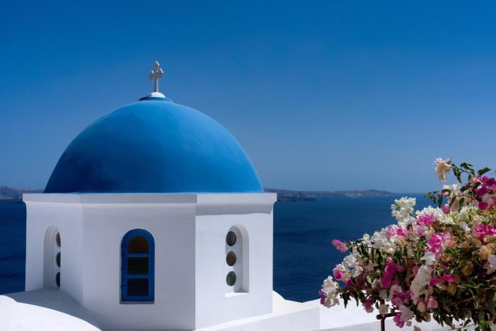Πώς να οργανώσετε τον ονειρεμένο γάμο σας στη Σαντορίνη