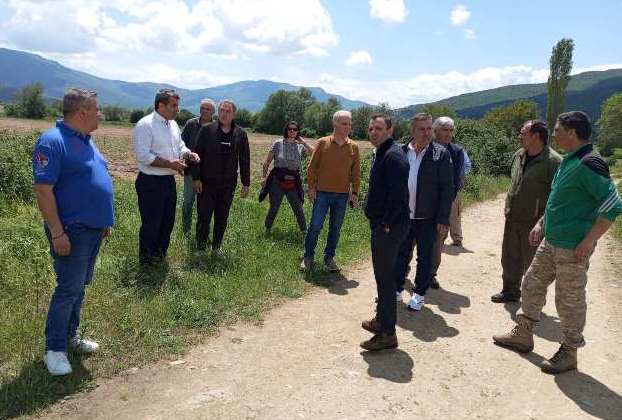 Επίσκεψη του κ. Σαββόπουλου και του κ. Χαρούμενου σε πληγείσες από τη χαλαζόπτωση περιοχές του Δήμου Καστοριάς