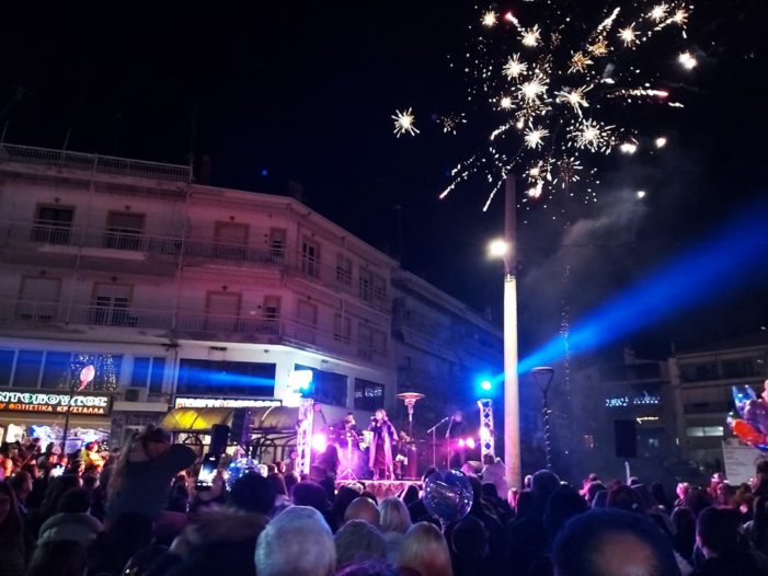 Χριστουγεννιάτικη λάμψη  στην κεντρική πλατεία Άργους Ορεστικού