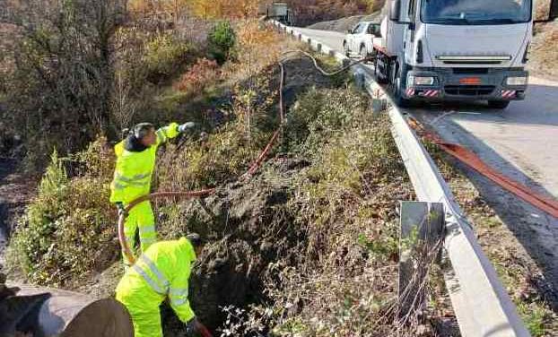 Συνεχίζονται οι παρεμβάσεις της Π.Ε. Καστοριάς στο οδικό δίκτυο