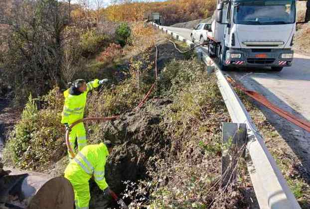 Συνεχίζονται οι παρεμβάσεις της Π.Ε. Καστοριάς στο οδικό δίκτυο