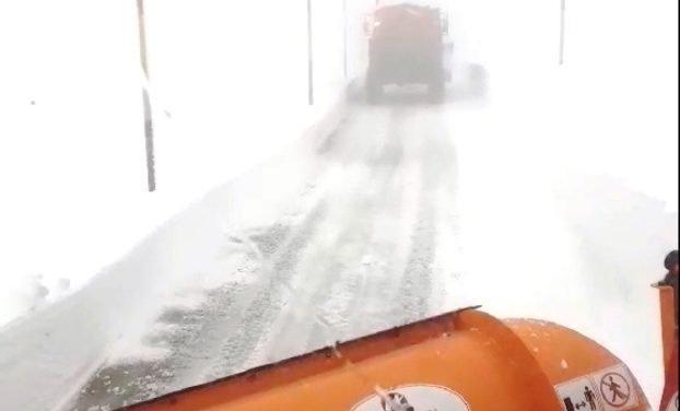 Aποχιονισμοί, από το ανθρώπινο δυναμικό και τα μηχανήματα του Αμαξοστασίου της Π.Ε Καστοριάς (01 & 02 Φεβρουαρίου)