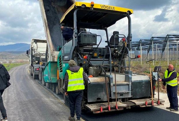 Ολοκληρώθηκαν οι ασφαλτοστρώσεις σε 200 Επιχειρήσεις από την Π.Ε. Καστοριάς, με τελευταία παρέμβαση στον δημοτικό δρόμο Χιλιόδεντρο – Μεσοποταμία Ολοκληρώθηκαν οι ασφαλτοστρώσεις σε 200 Επιχειρήσεις από την Π.Ε. Καστοριάς, με τελευταία παρέμβαση στον δημοτικό δρόμο Χιλιόδεντρο – Μεσοποταμία
