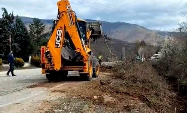 Καθαρισμοί και διαμορφώσεις τάφρων σε Κότορι, Μελάνθιο, Μελισσότοπο και Σιδηροχώρι – Συντήρηση δασικής οδοποιίας από την Π.Ε. Καστοριάς
