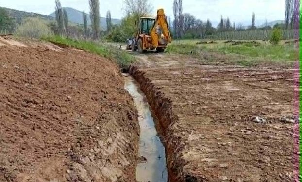 Καθαρισμός τεχνικών σε Μελισσότοπο και τάφρων απορροής σε Κορομηλιά από το Τμήμα Αμαξοστασίου της Π.Ε. Καστοριάς