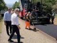 Αυτοψία του Περιφερειάρχη κ. Αμανατίδη και του Αντιπεριφερειάρχη κ. Σαββόπουλου στις εργασίες ασφαλτόστρωσης του οδ. τμ. Αγία Κυριακή – Ιεροπηγή