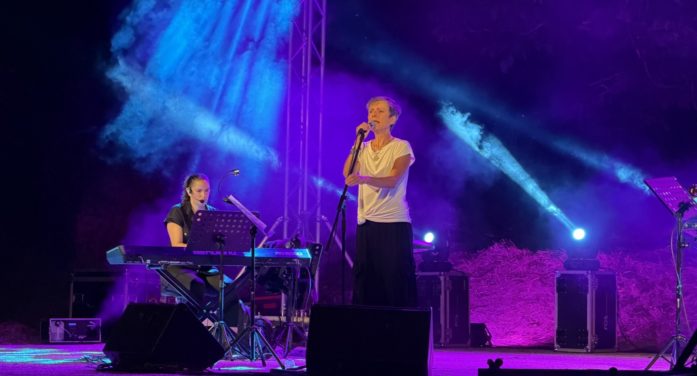 Μαγευτική μουσική βραδιά στα Πλινθόκτιστα του Άνω Κρανιώνα με την Αναστασία Μουτσάτου