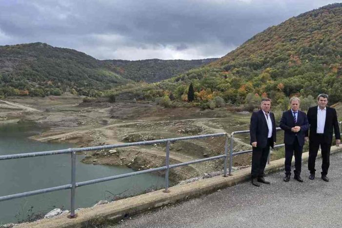152.000 ευρώ για την εκπόνηση της Μελέτης της ενίσχυση του Φράγματος και του Αρδευτικού Βράχου στην Π.Ε. Καστοριάς 152.000 ευρώ για την εκπόνηση της Μελέτης της ενίσχυση του Φράγματος και του Αρδευτικού Βράχου στην Π.Ε. Καστοριάς