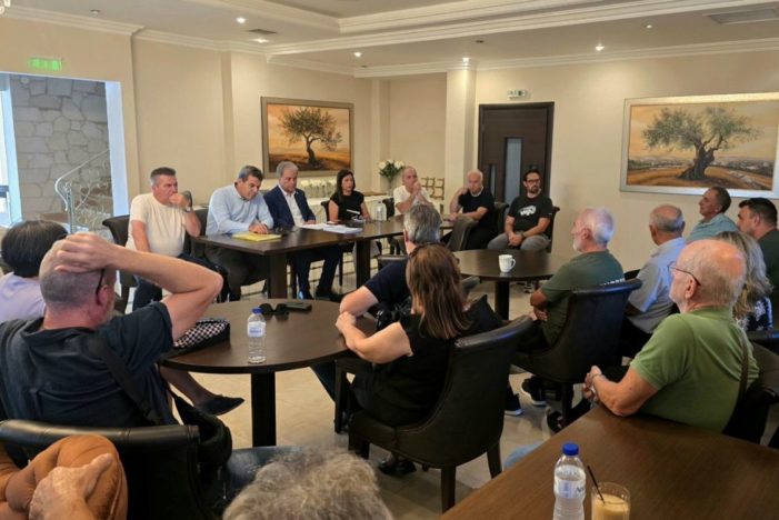Συνάντηση του Περιφερειάρχη Δυτικής Μακεδονίας με κατοίκους των Μανιάκων για θέματα προστασίας από πλημμυρικά φαινόμενα Συνάντηση του Περιφερειάρχη Δυτικής Μακεδονίας με κατοίκους των Μανιάκων για θέματα προστασίας από πλημμυρικά φαινόμενα