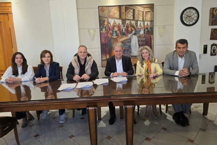 Υπογραφή Προγραμ. Σύμβασης για την εκπόνηση Μελετών για το Κέντρο Ανάδειξης Τέχνης της Γούνας στην Καστοριά Υπογραφή Προγραμ. Σύμβασης για την εκπόνηση Μελετών για το Κέντρο Ανάδειξης Τέχνης της Γούνας στην Καστοριά