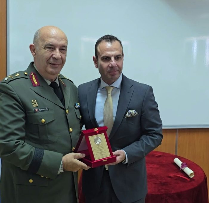 Δήμος Καστοριάς: Σε κλίμα υπερηφάνειας και συγκίνησης η απονομή του Χρυσού Μεταλλίου της Πόλης Καστοριάς στον Αρχηγό ΓΕΣ, Αντιστράτηγο Γεώργιο Κωστίδη